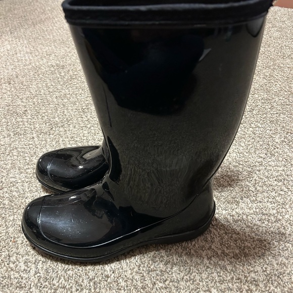 Kamik Black Ankle Boots - Picture 3 of 12